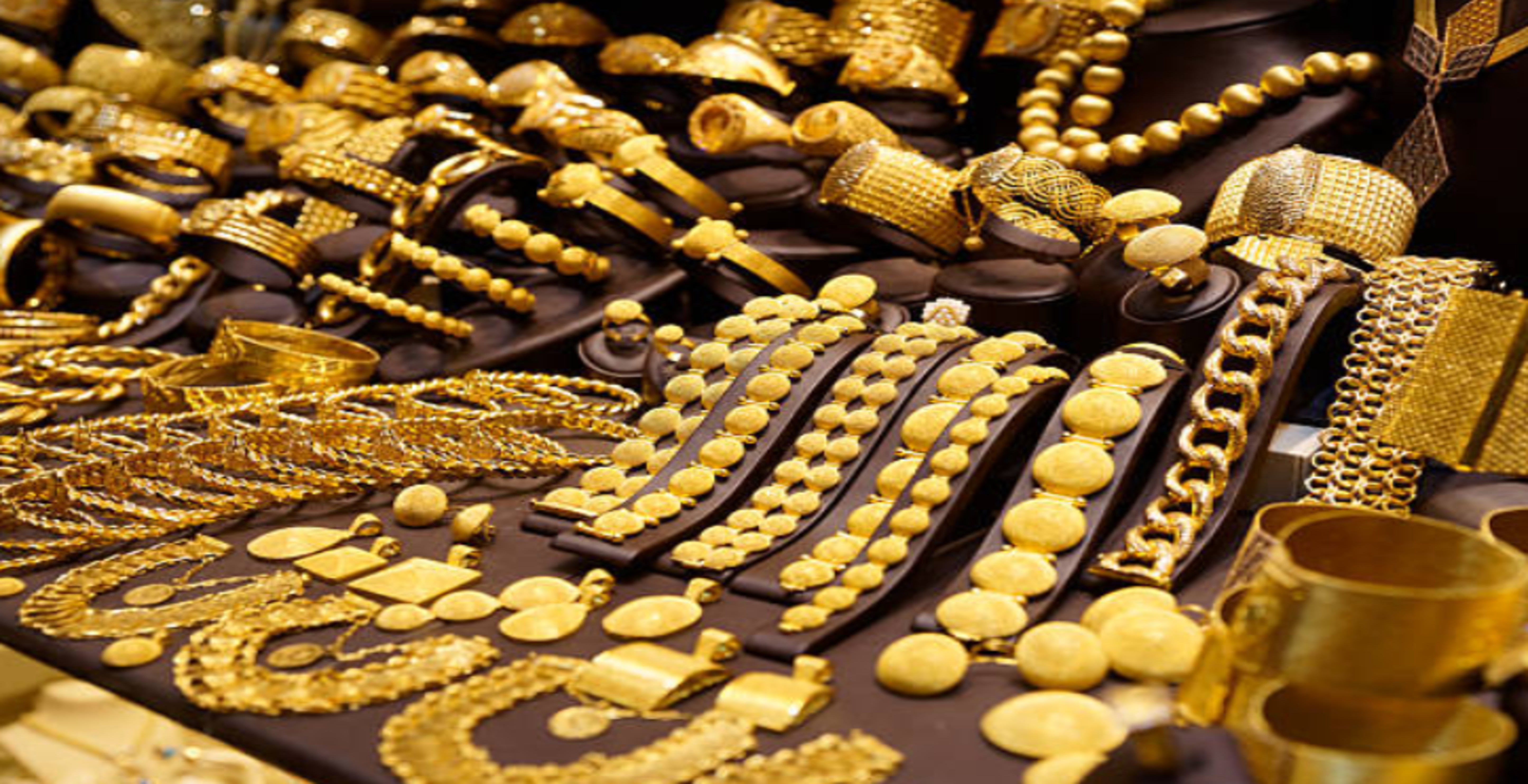Gold Gains Momentum Amid Central Bank Demand